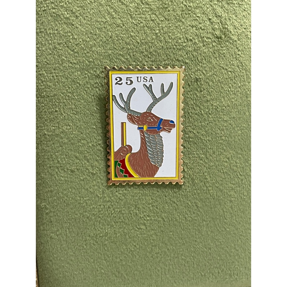 25 USA Stamp Reindeer Pin Brooch Gold Tone Textured Background Oval Frame